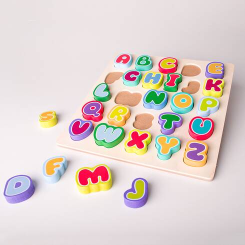Puzzle educativ din lemn cu  litere